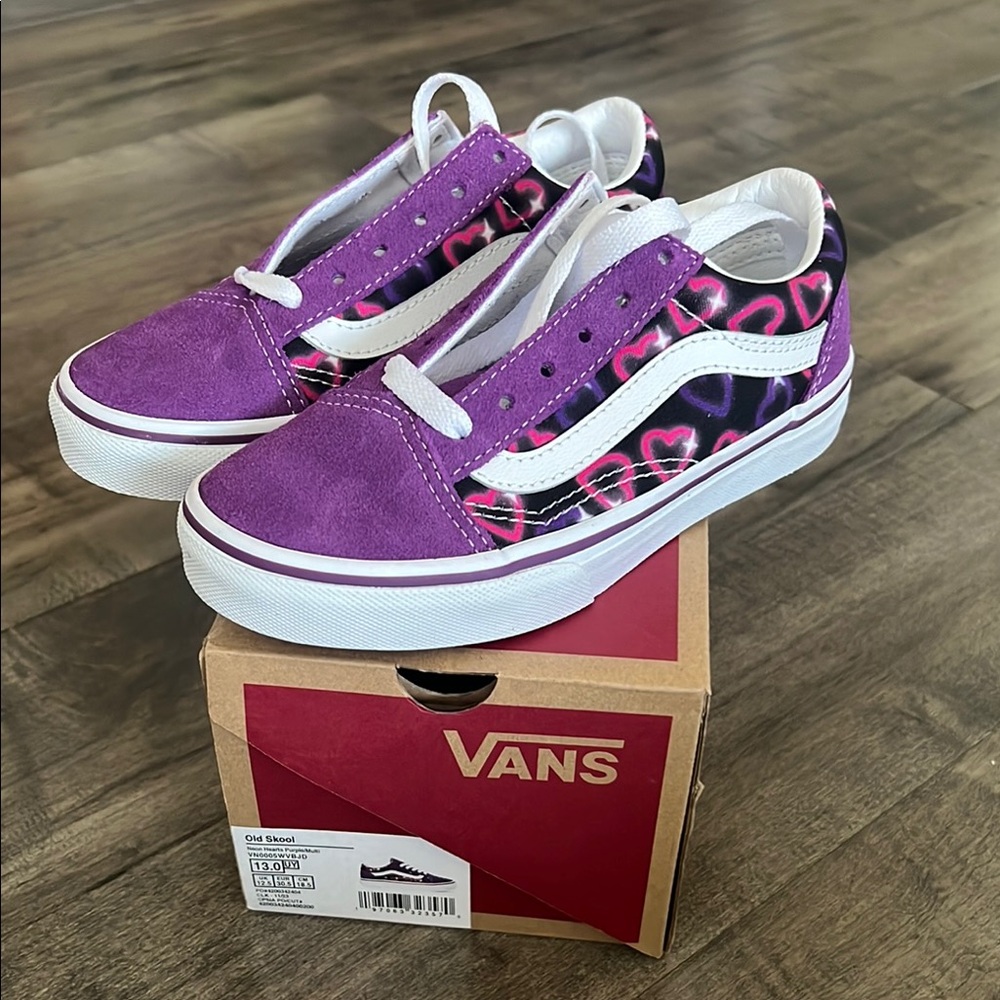 New! Girl’s Vans Old Skool Sneakers